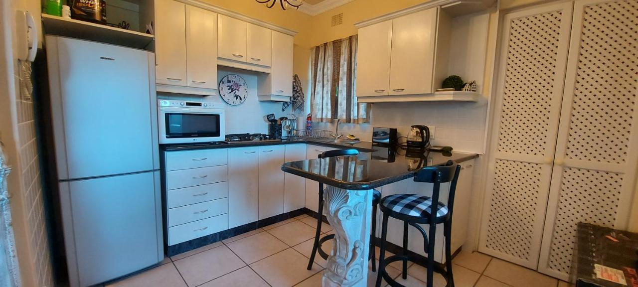 Roosboom Guest Apartments Съмърсет Уест Екстериор снимка