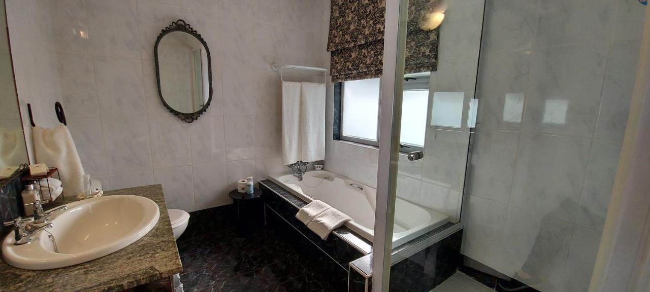 Roosboom Guest Apartments Съмърсет Уест Екстериор снимка